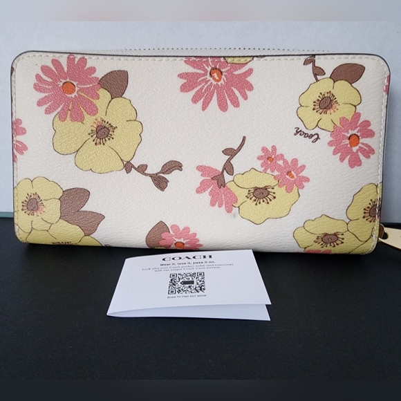 ✨️NWOT✨️ Coach Accordian Zip Long Wallet W Wristlet Strap, Floral, 2023, $298 - Picture 5 of 8